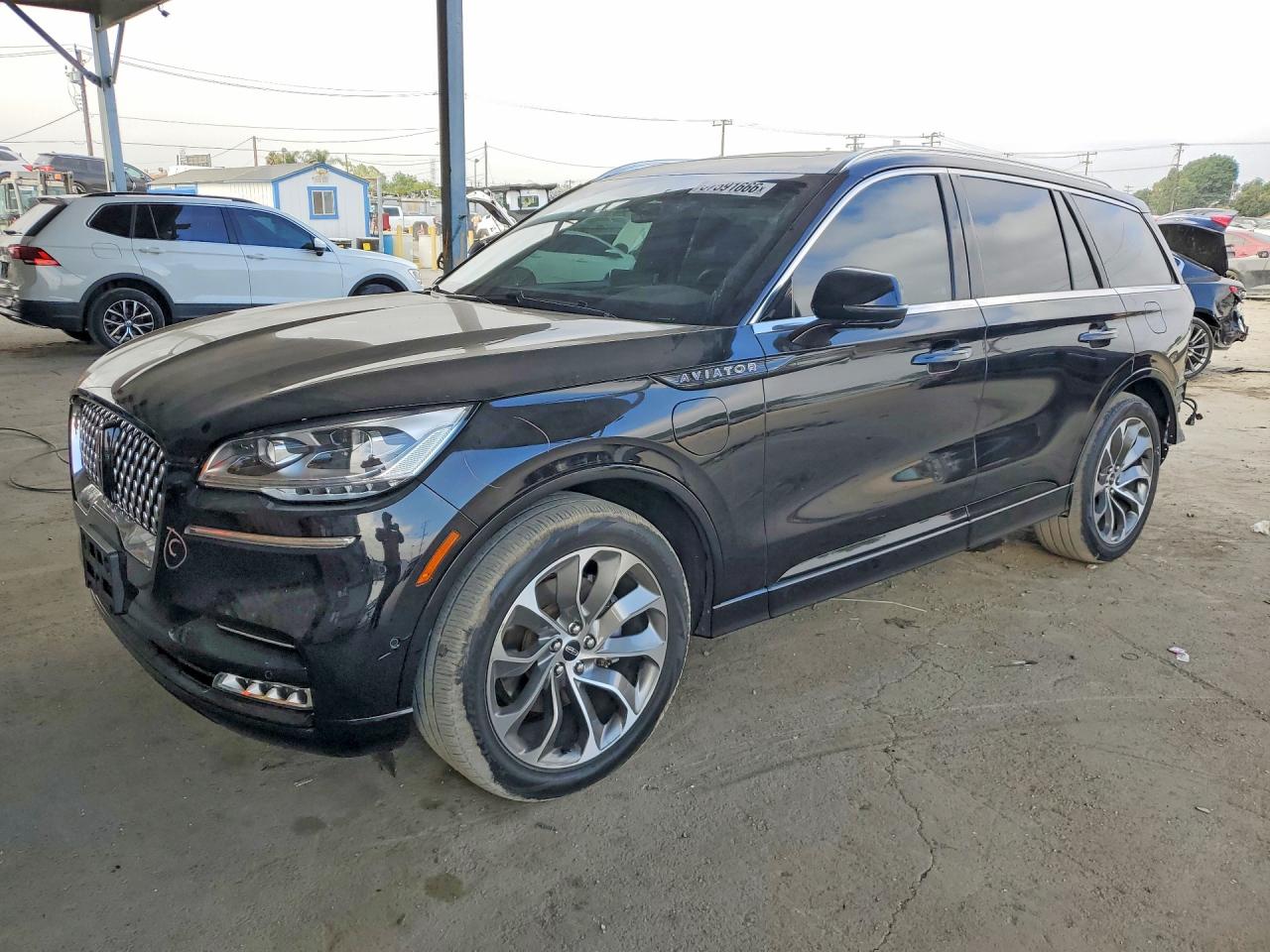 2023 Lincoln Aviator Grand Touring, VIN 5LMYJ8XY8PNL03253 — Rear end