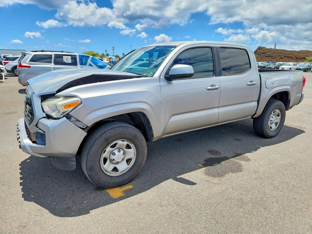 2017 Toyota Tacoma SR, VIN 5TFAX5GN8HX075255 — Перед