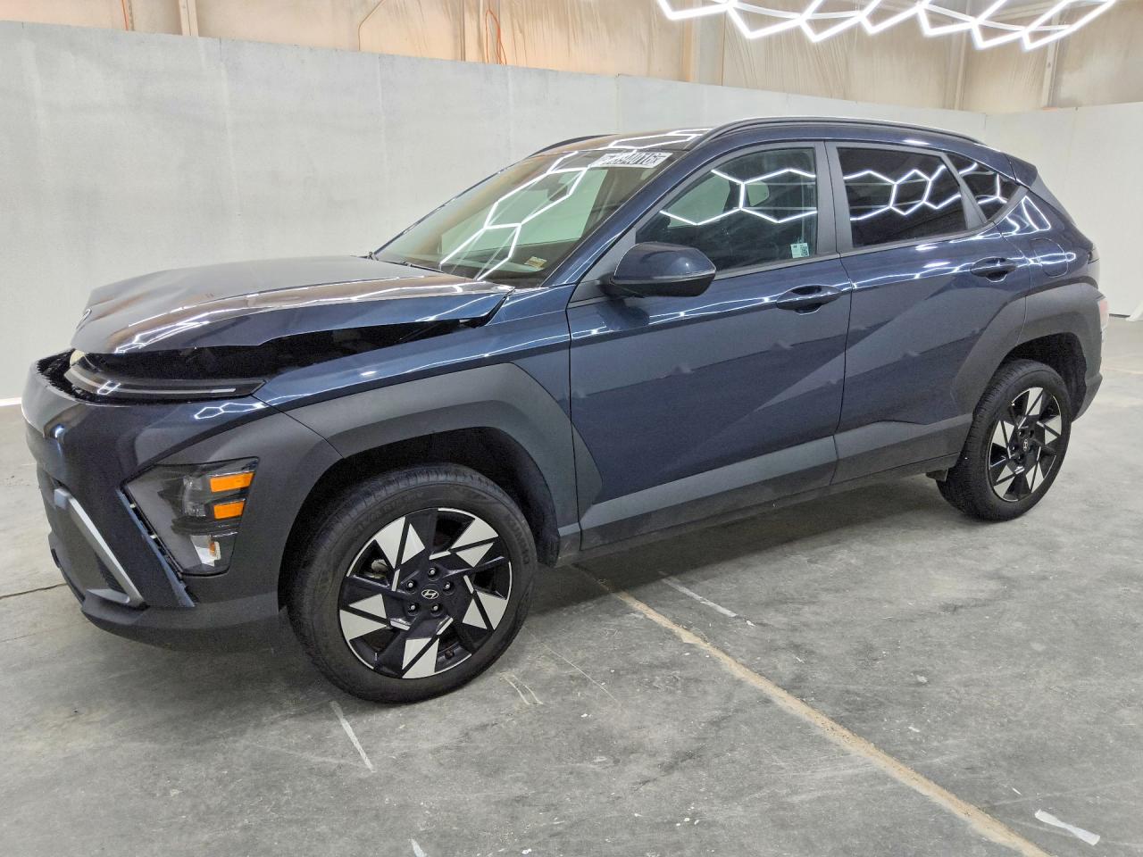 2024 Hyundai Kona SEL, VIN KM8HBCAB6RU147813 — Перед