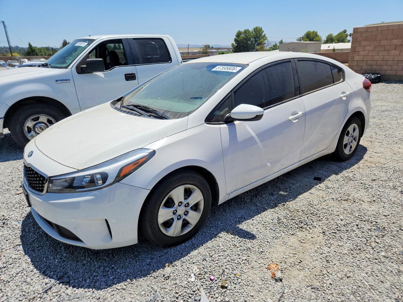 2017 Kia Forte LX, VIN 3KPFK4A77HE050341 — Front end
