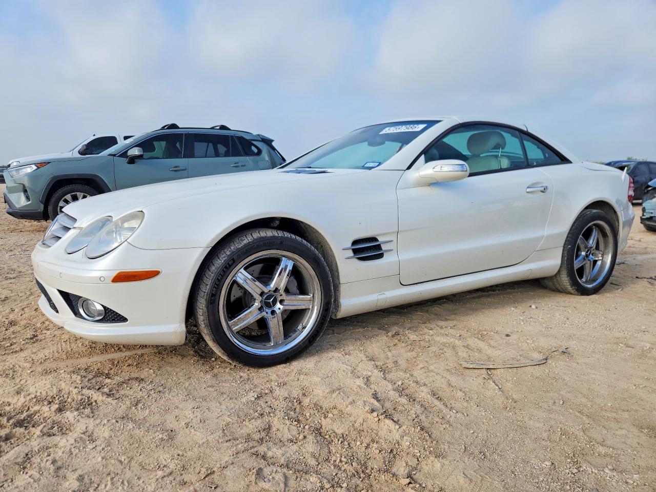 2007 Mercedes-Benz SL 550, VIN WDBSK71F37F129421 — Minor dents and scratches