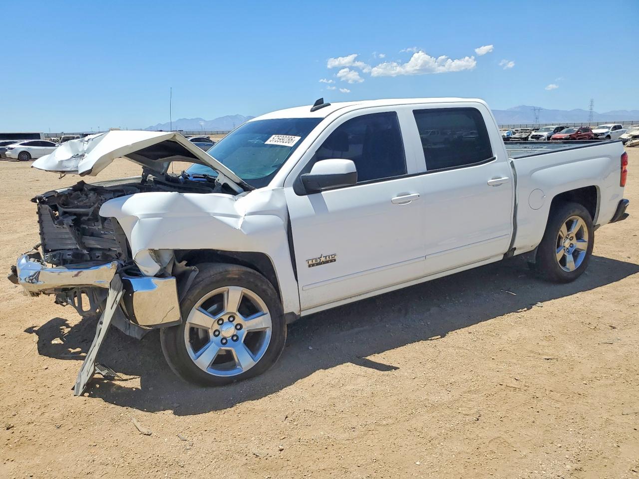 2018 Chevrolet Silverado 1500 LT, VIN 3GCPCREC6JG282641 — Front end