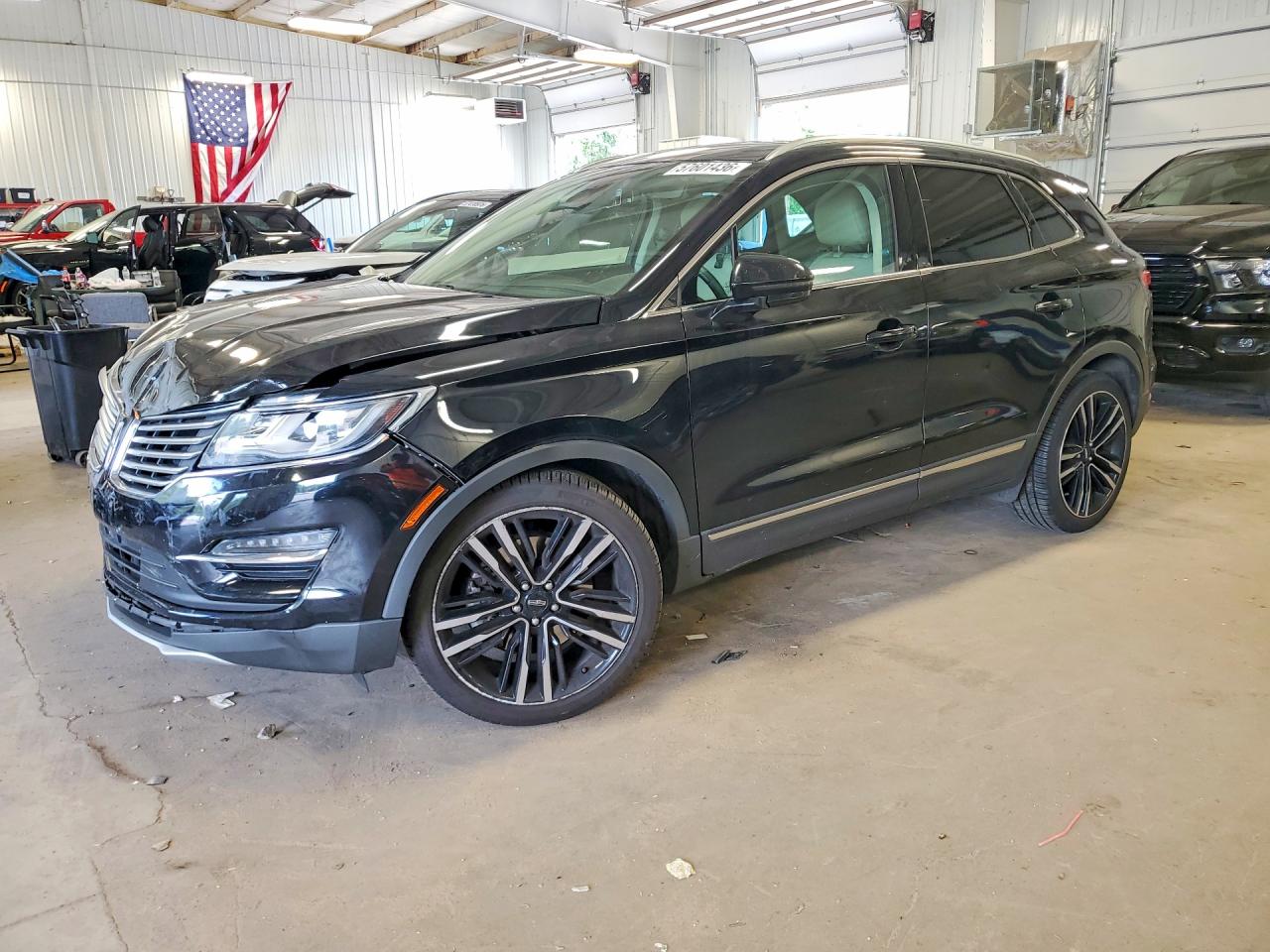 2017 Lincoln MKC Reserve, VIN 5LMTJ3DH8HUL51103 — Front end