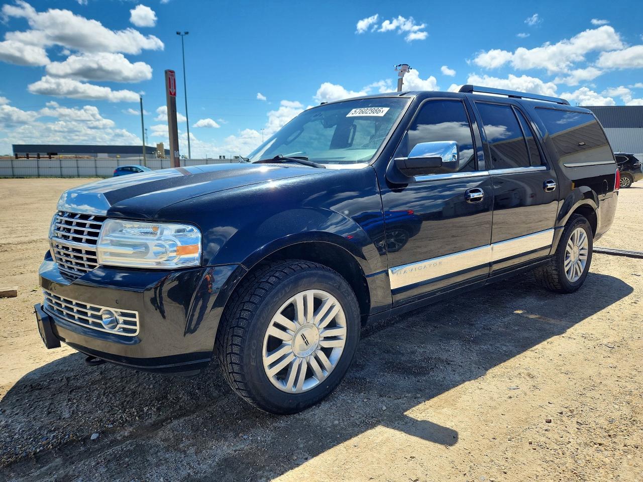 2012 Lincoln Navigator, VIN 5LMJJ3J53CEL05733 — Side