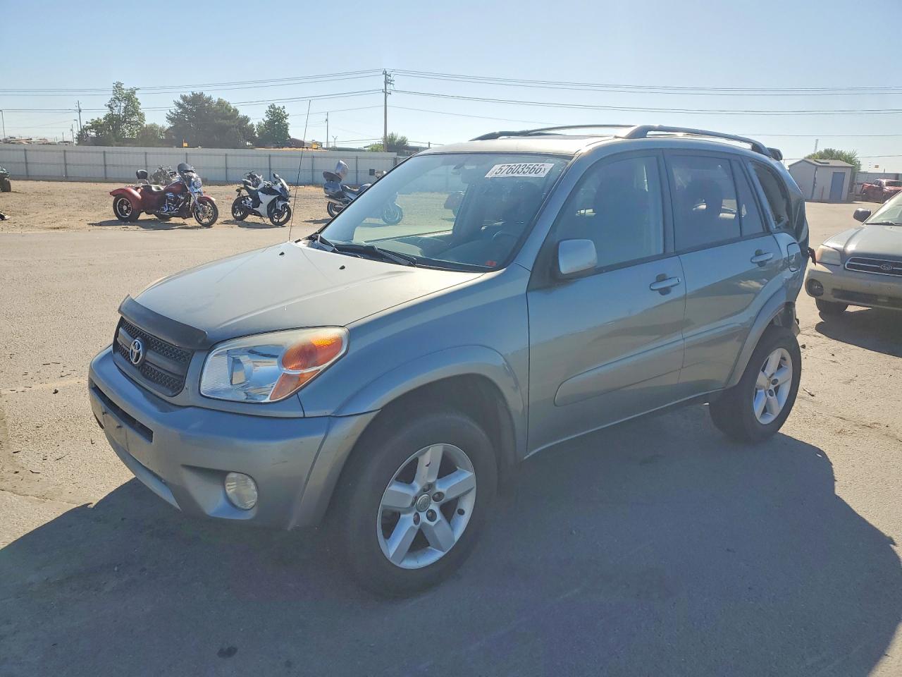 2004 Toyota RAV4, VIN JTEHD20VX40014732 — Зад
