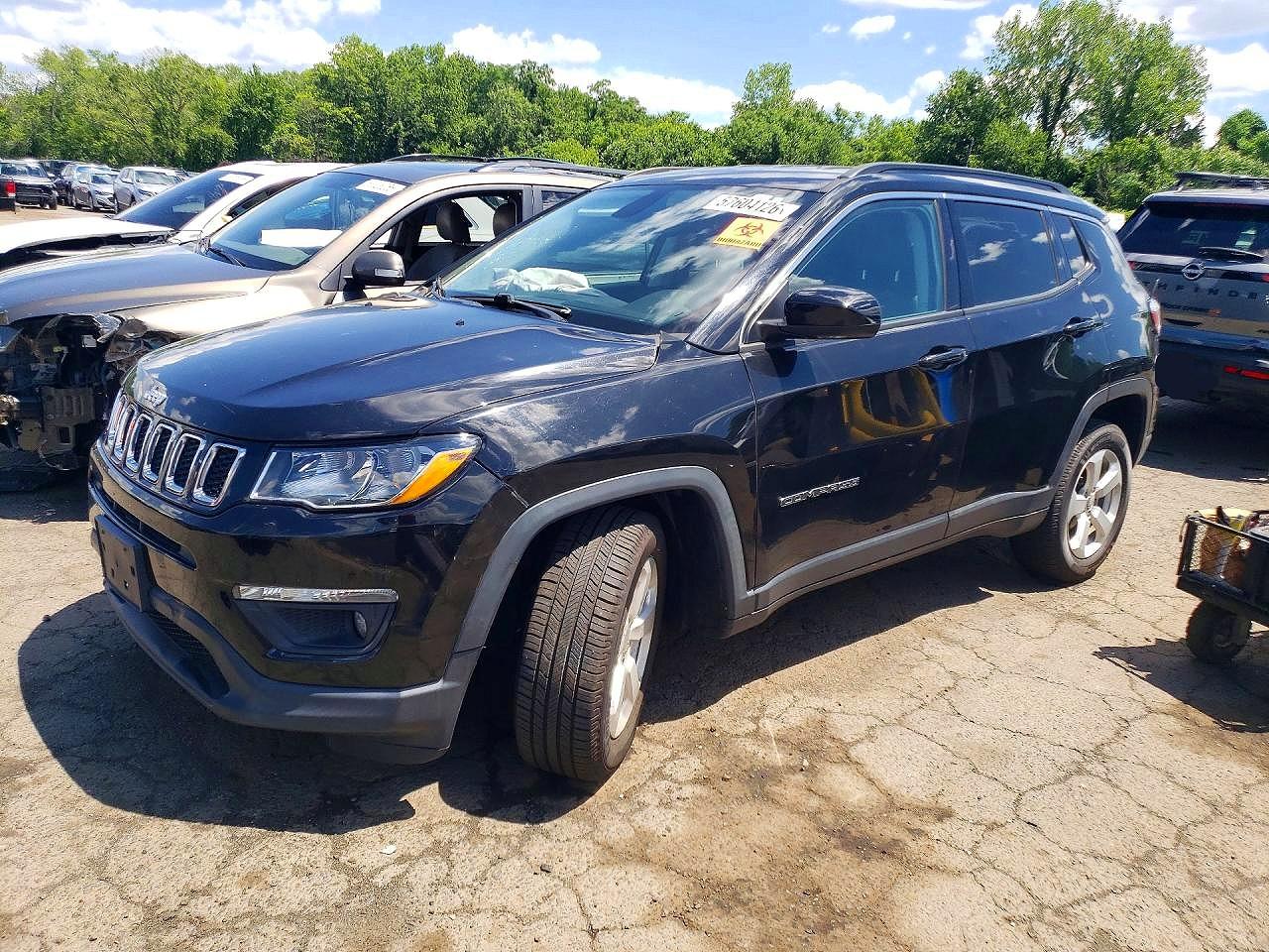 2019 Jeep Compass Latitude, VIN 3C4NJDBB7KT828027 — Перед