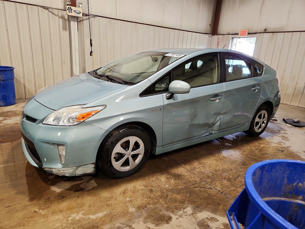 2013 Toyota Prius Four, VIN JTDKN3DU6D1714448 — Side
