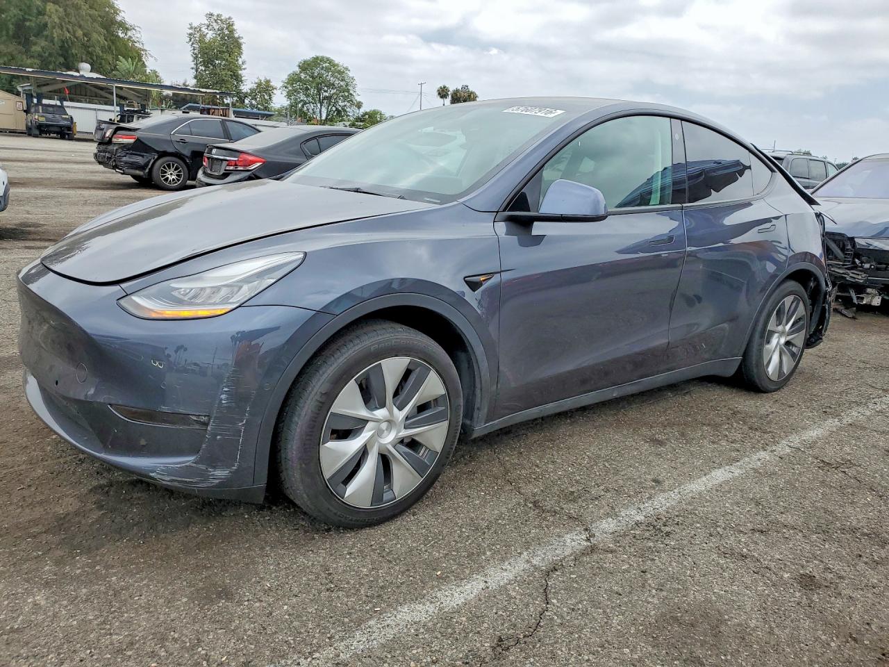 2021 Tesla Model Y Long Range, VIN 5YJYGDEE2MF090740 — Rear end