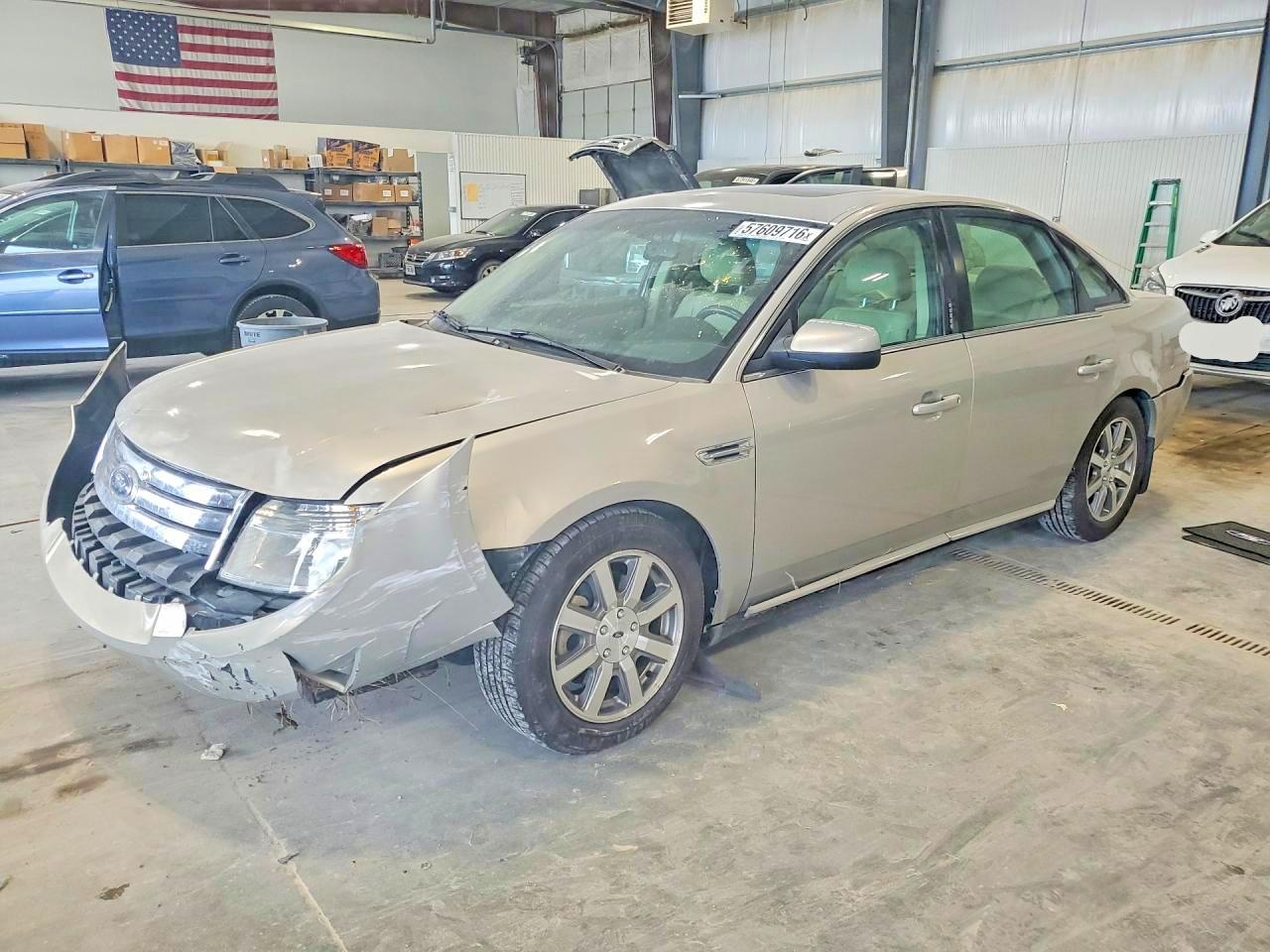 2009 Ford Taurus SEL, VIN 1FAHP24W99G101024 — Front end