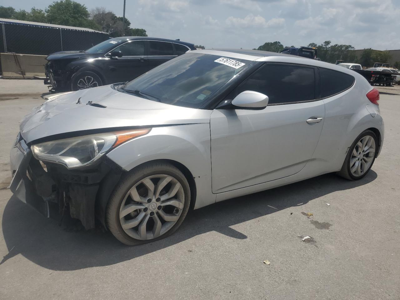 2013 Hyundai Veloster w/Black Int, VIN KMHTC6AD2DU168497 — Front end