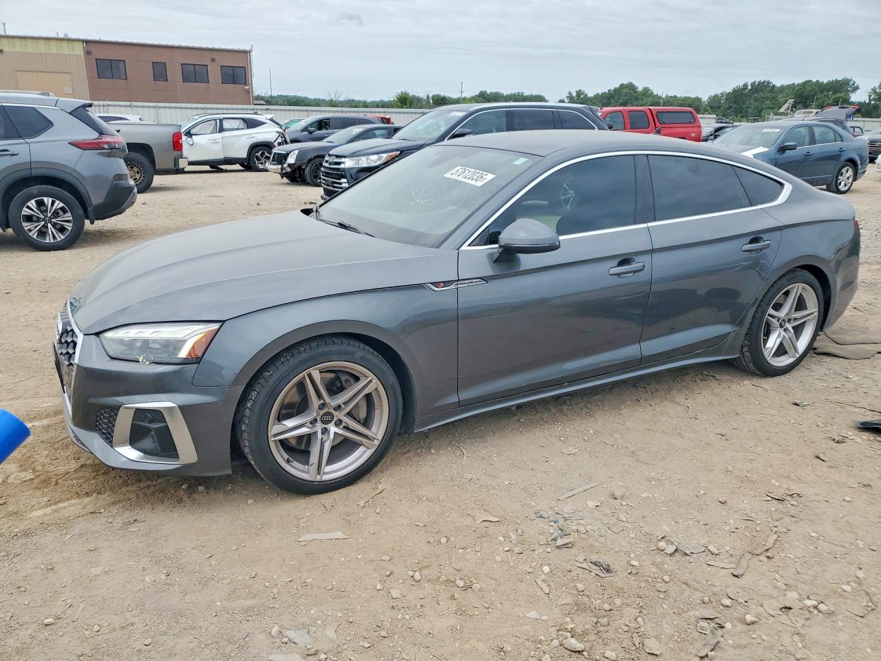 2022 Audi A5 Sportback S line Premium Plus, VIN WAUFACF50NA040203 — Бок