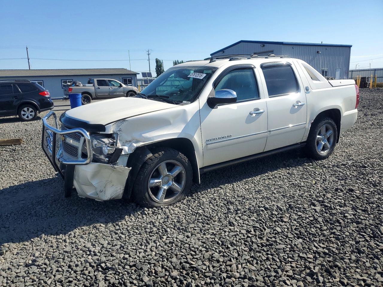 2013 Chevrolet Avalanche LTZ, VIN 3GNTKGE73DG211336 — Front end