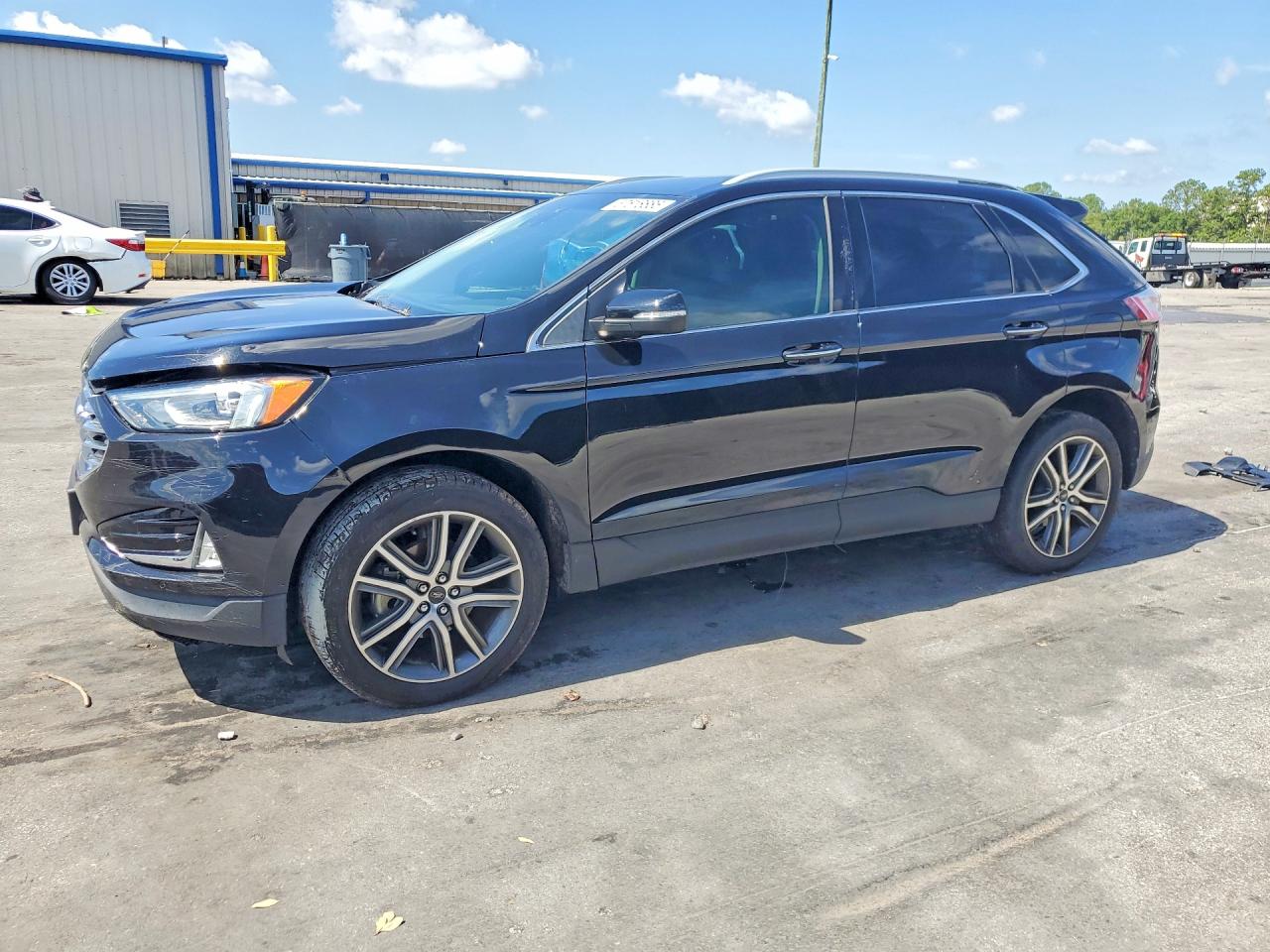 2020 Ford Edge Titanium, VIN 2FMPK3K96LBB29185 — Перед