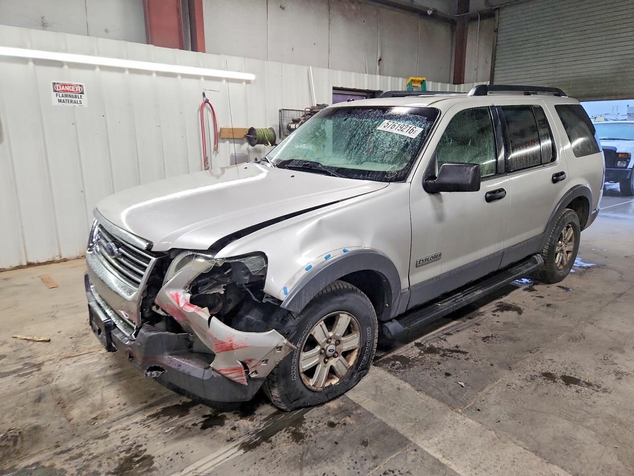 2006 Ford Explorer XLT, VIN 1FMEU73E46UA87926 — Front end
