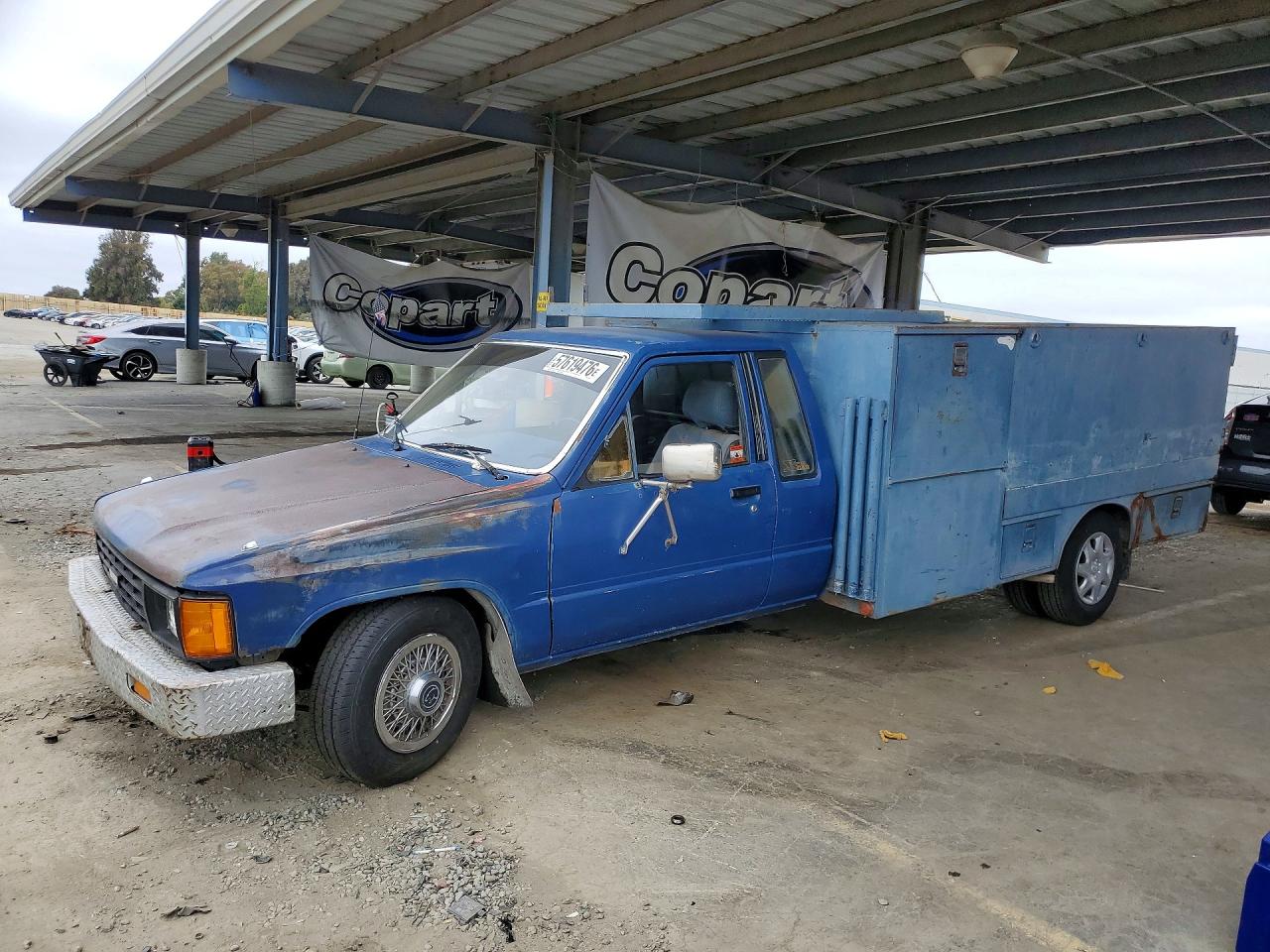 1984 Toyota Pickup Deluxe, VIN JT4RN56D5E5009660 — Minor dents and scratches