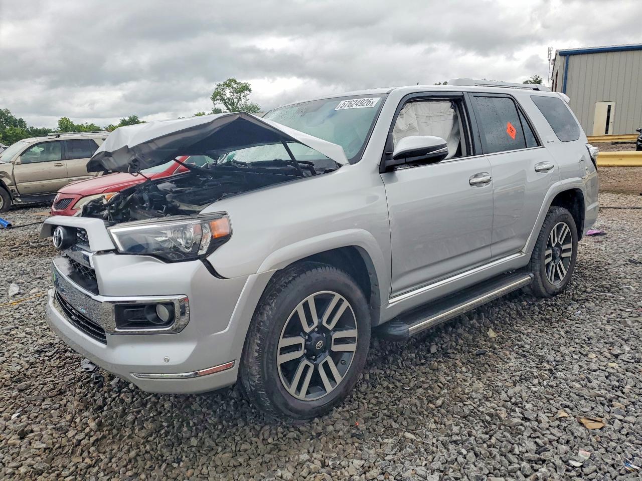 2018 Toyota 4Runner TRD Off Road Premium, VIN JTEBU5JR8J5598085 — Перед