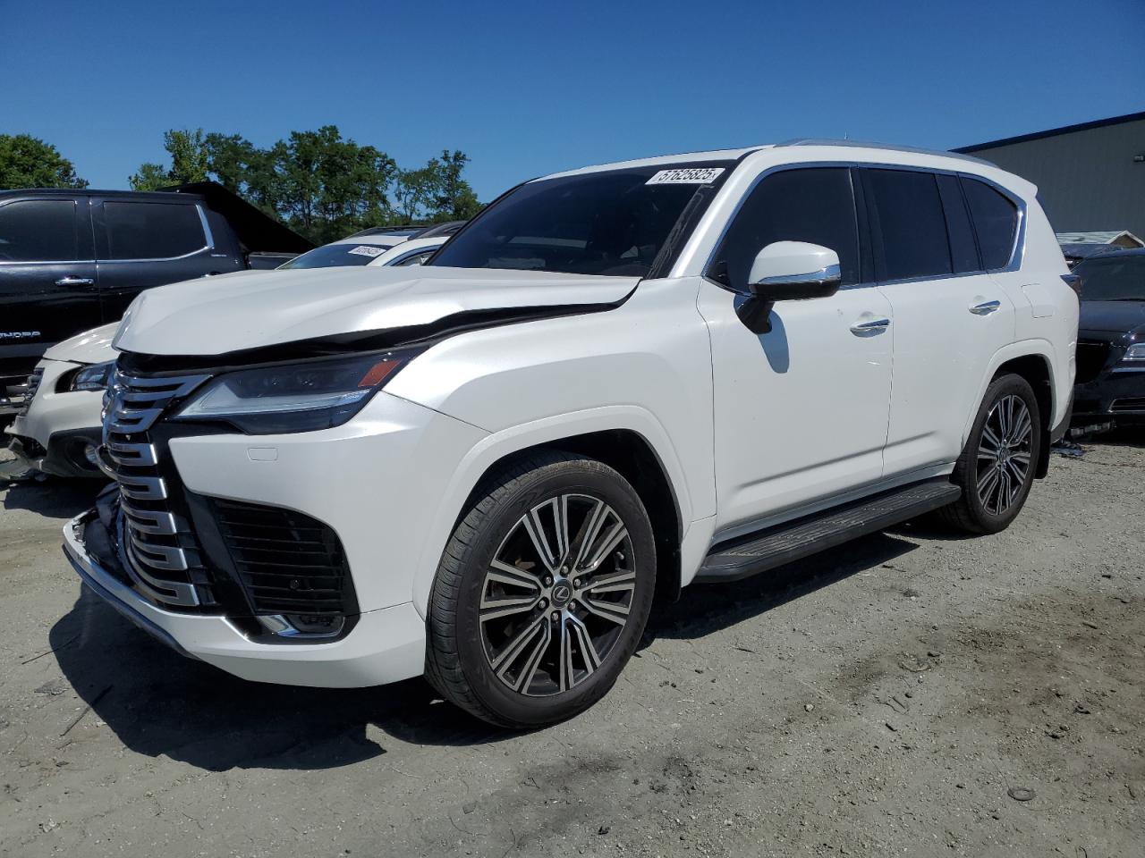 2023 Lexus LX 600 Luxury, VIN JTJGB7CX0P4030299 — Front end