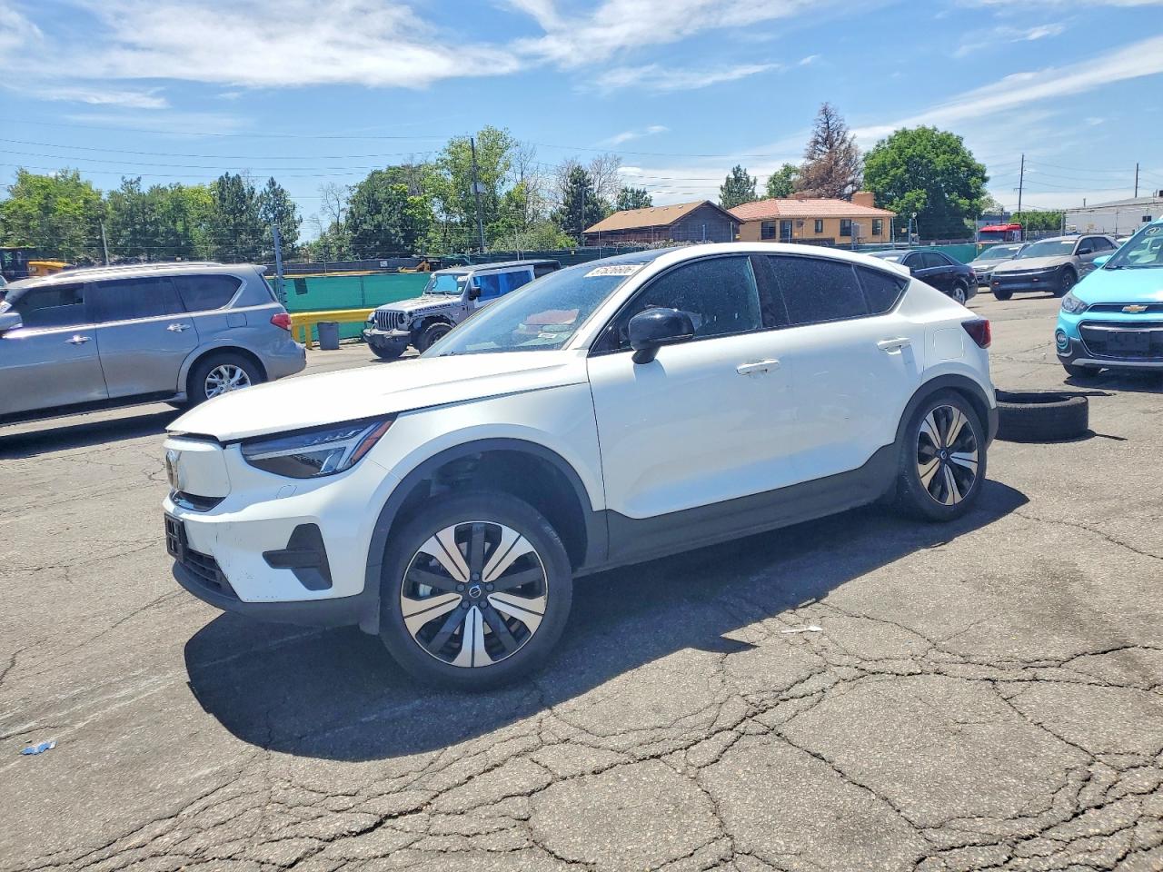 2023 Volvo C40 Core, VIN YV4ED3GK4P2047224 — Бок