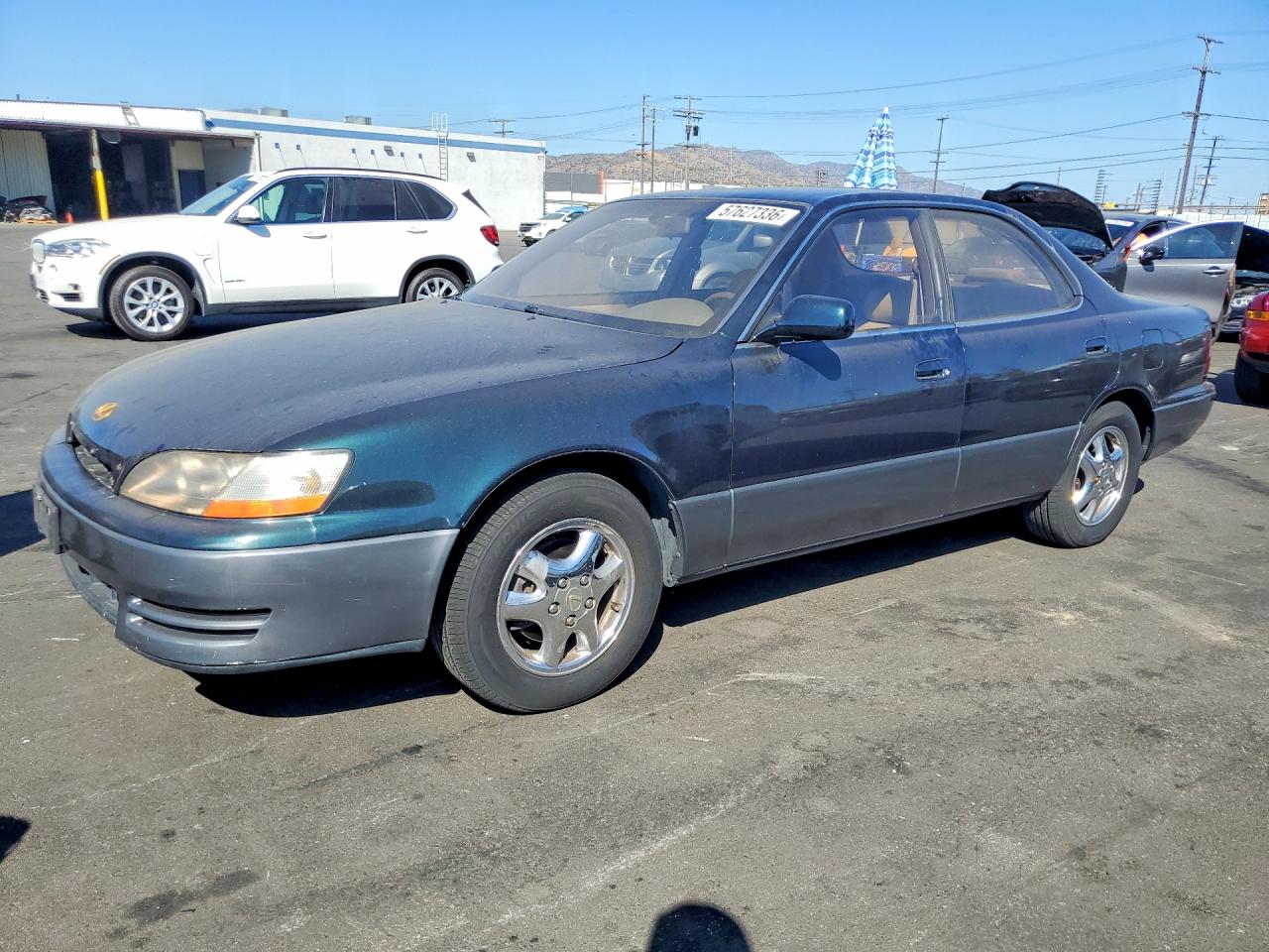 1995 Lexus ES 300, VIN JT8GK13TXS0127280 — Front end