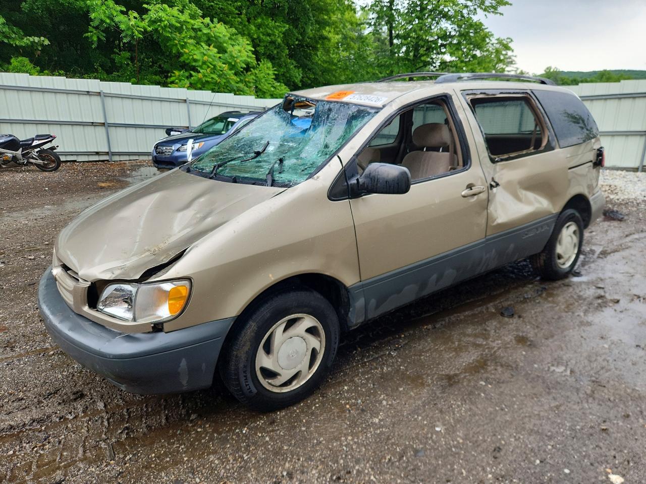 2000 Toyota Sienna LE, VIN 4T3ZF13C9YU289338 — Rollover
