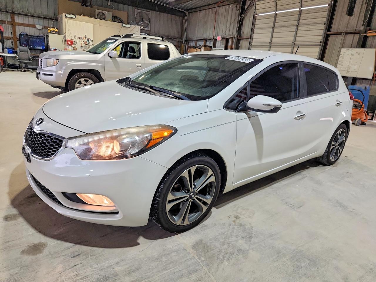 2016 Kia Forte EX, VIN KNAFX5A80G5629436 — Град