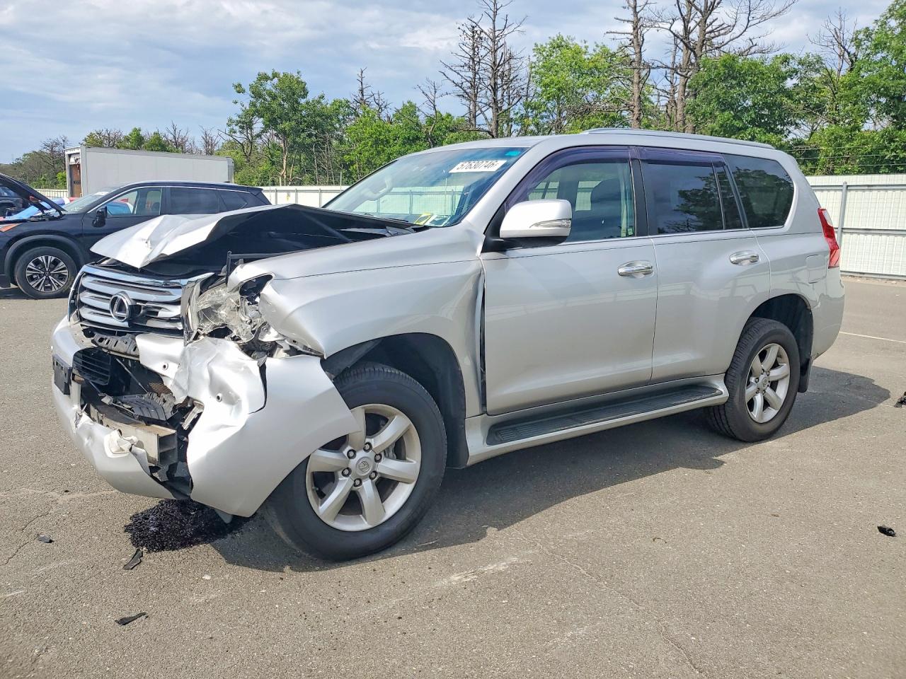 2011 Lexus GX 460, VIN JTJBM7FX7B5018864 — Front end