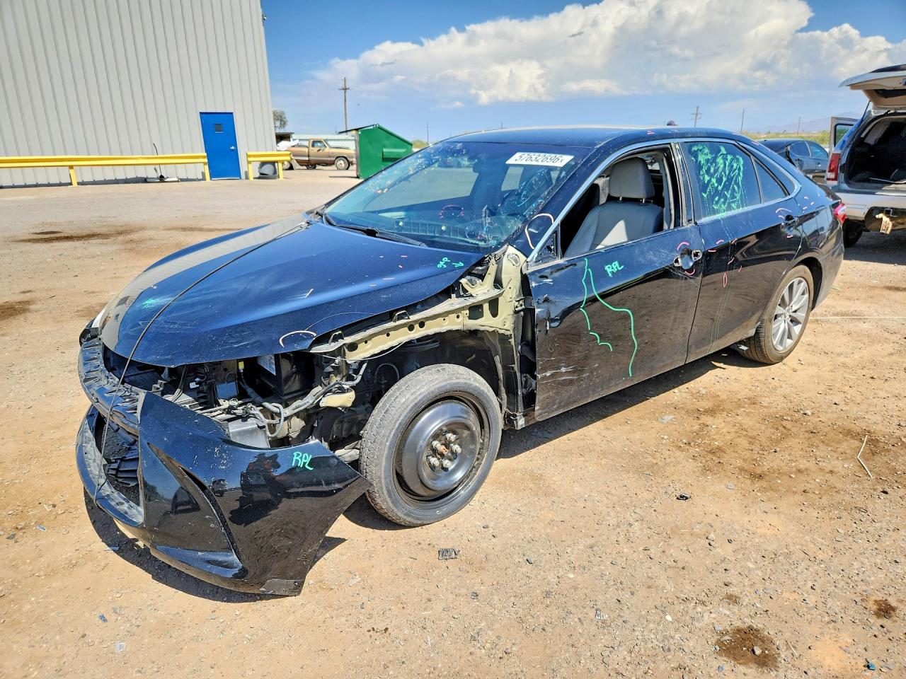 2017 Toyota Camry XLE, VIN 4T1BF1FKXHU342920 — Перед