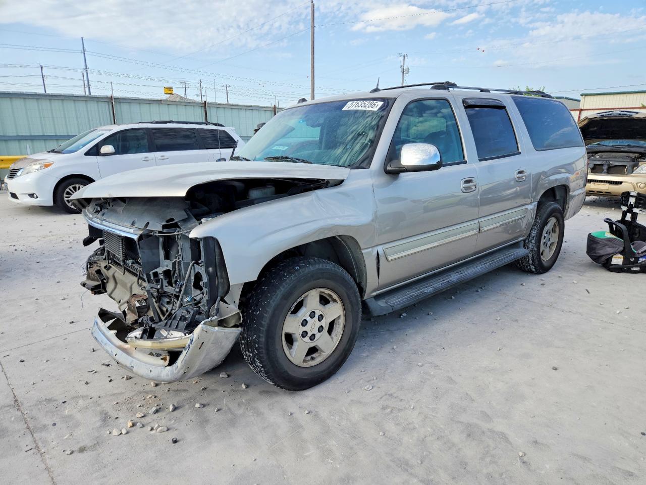 2005 Chevrolet Suburban LS, VIN 3GNEC16Z25G124550 — Front end