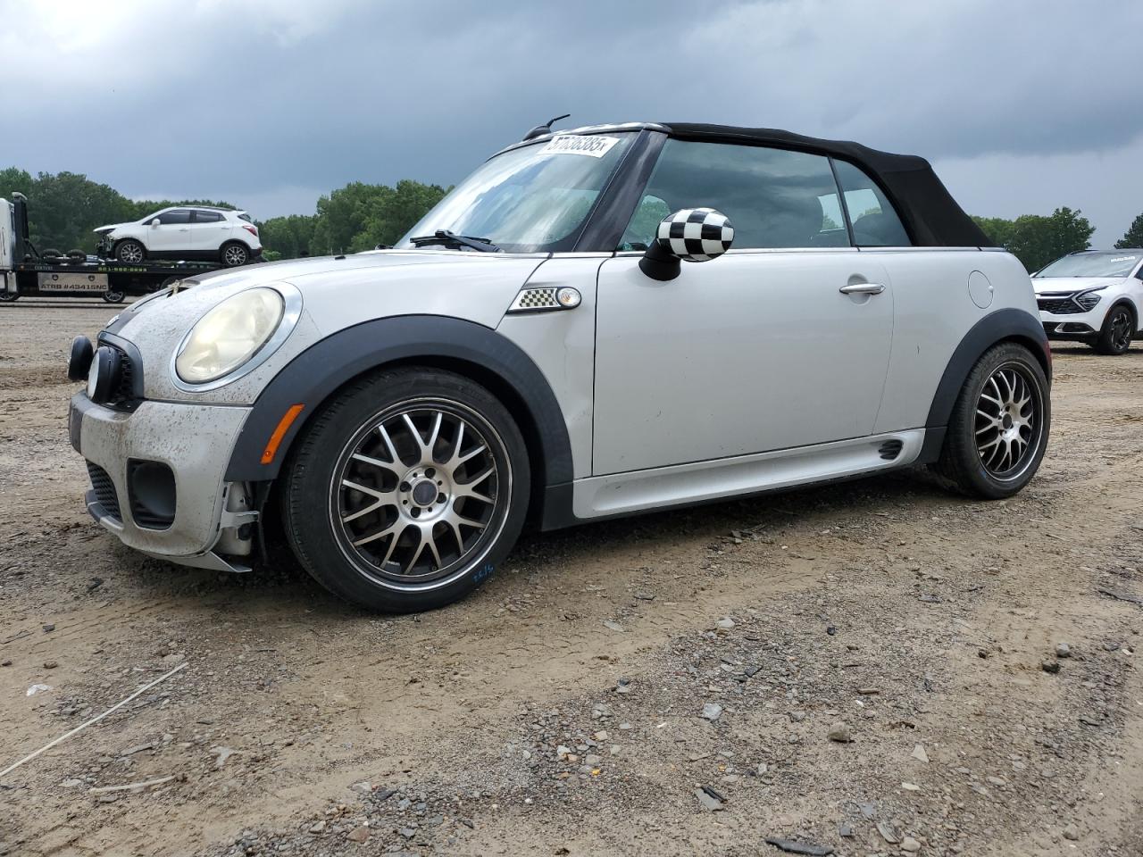 2011 MINI Convertible S, VIN WMWZP3C51BTX84117 — Перед
