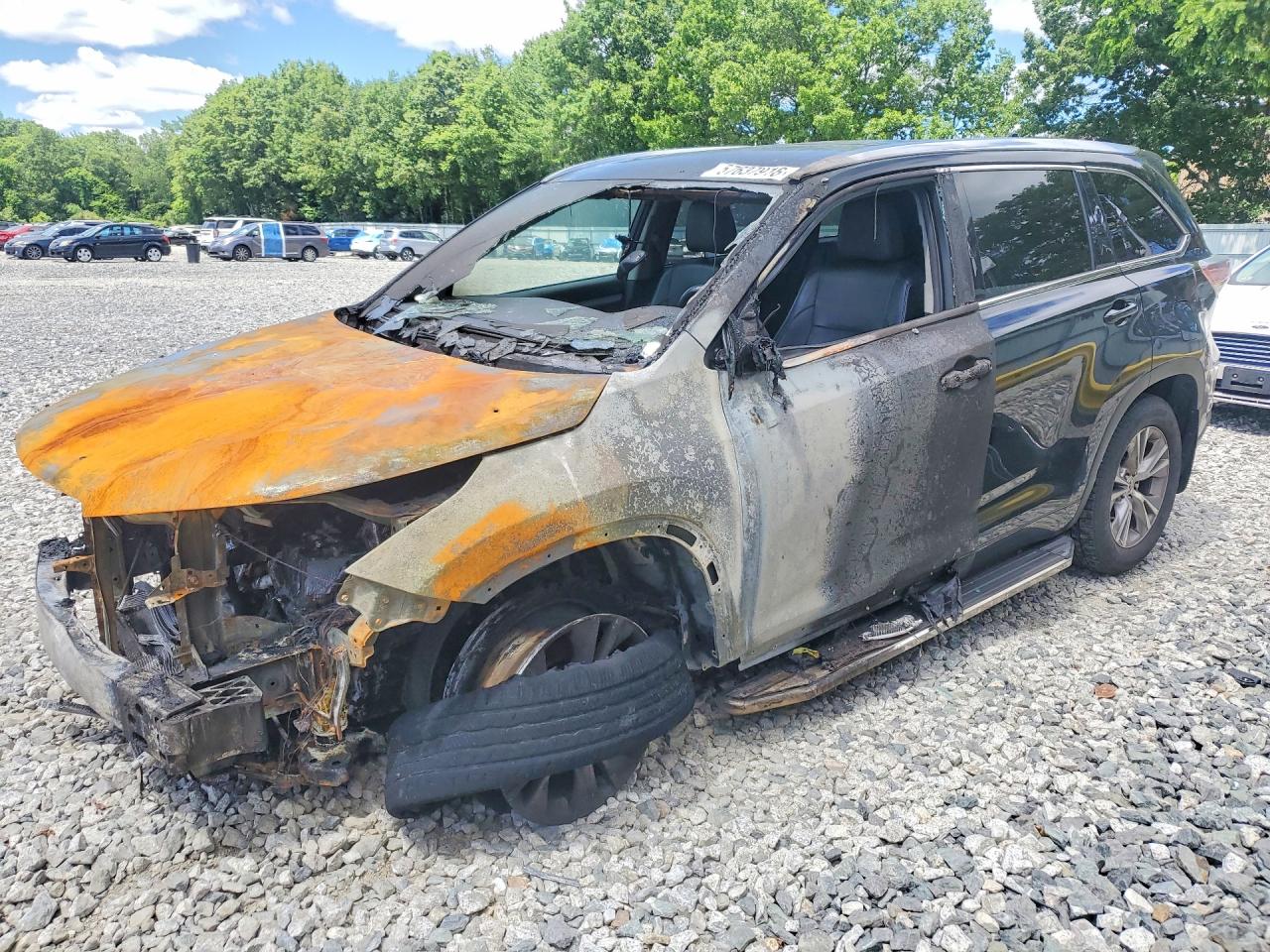 2015 Toyota Highlander XLE, VIN 5TDJKRFH4FS174983 — Burn