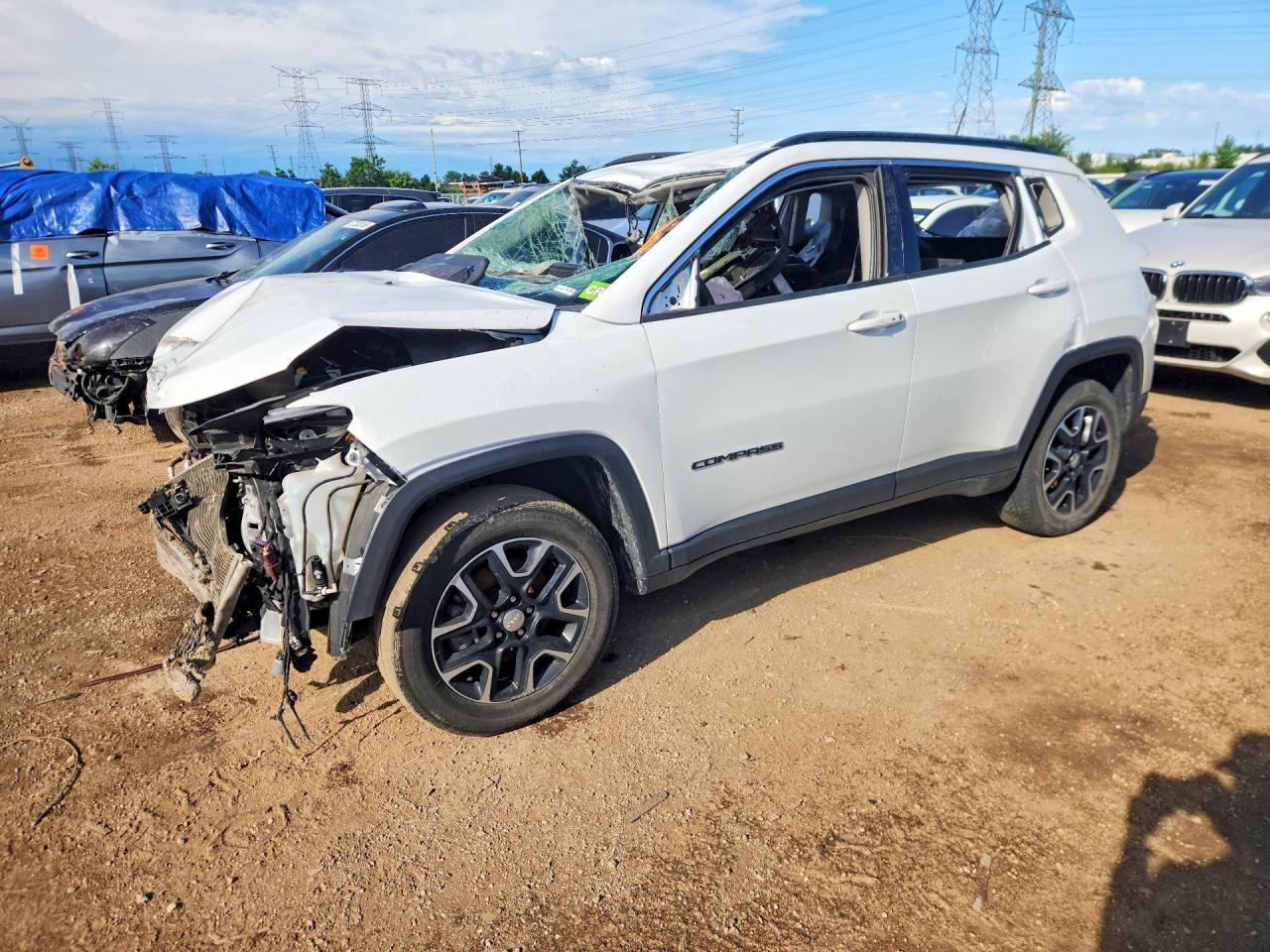 2022 Jeep Compass Latitude, VIN 3C4NJDBB8NT116369 — Front end
