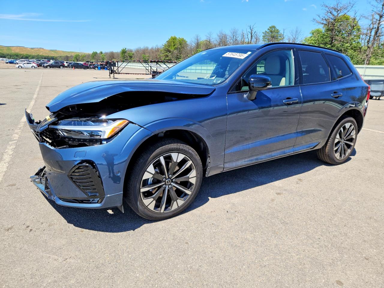2026 Volvo XC60 Plus, VIN YV4M12RC9T1336314 — Front end