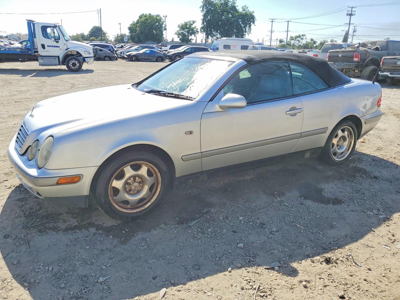 1999 Mercedes-Benz CLK 320/430, VIN WDBLK65G2XT027059 — Minor dents and scratches
