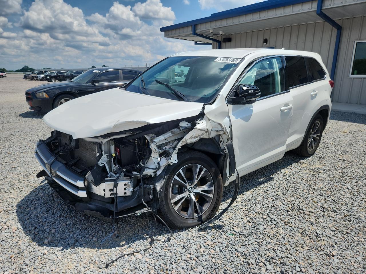 2018 Toyota Highlander LE Plus, VIN 5TDZZRFH6JS269830 — Front end