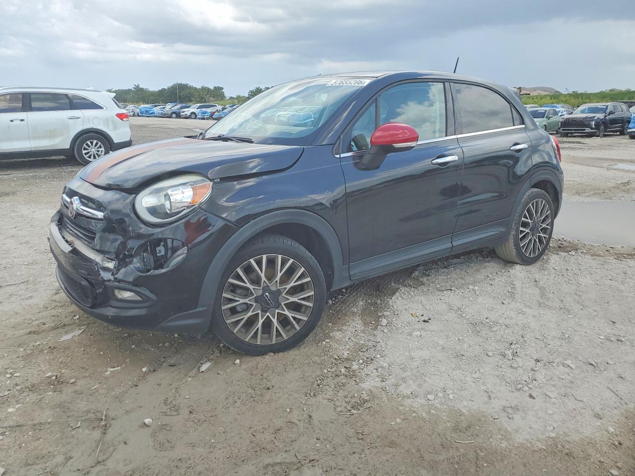 2017 FIAT 500X Lounge, VIN ZFBCFXDB1HP581899 — Front end