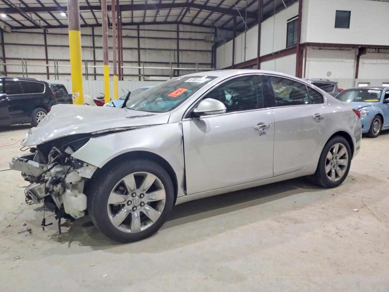 2014 Buick Regal Premium II, VIN 2G4GR5GX0E9313272 — Front end