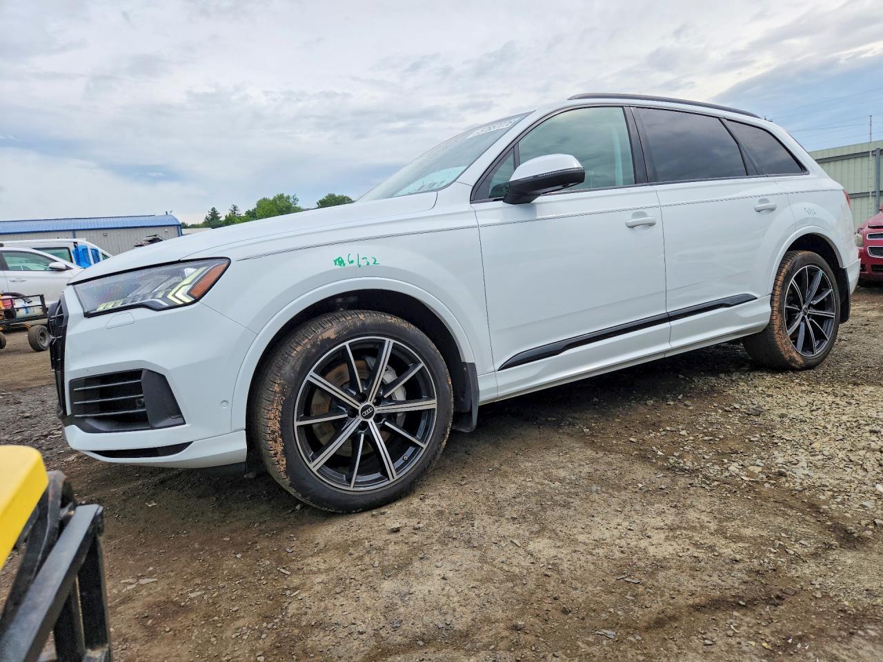 2023 Audi Q7 Premium Plus, VIN WA1LXBF74PD007152 — Перед