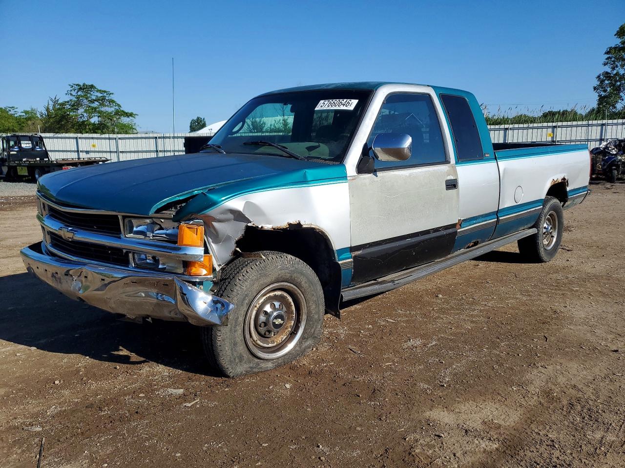 1996 Chevrolet Silverado 2500, VIN 1GCGC29R4TE106347 — Front end