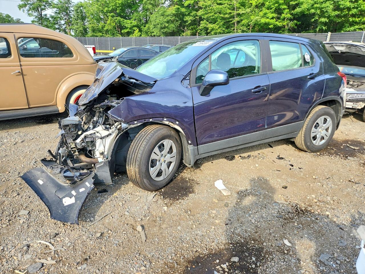 2018 Chevrolet Trax LS, VIN 3GNCJKSB2JL204198 — Перед