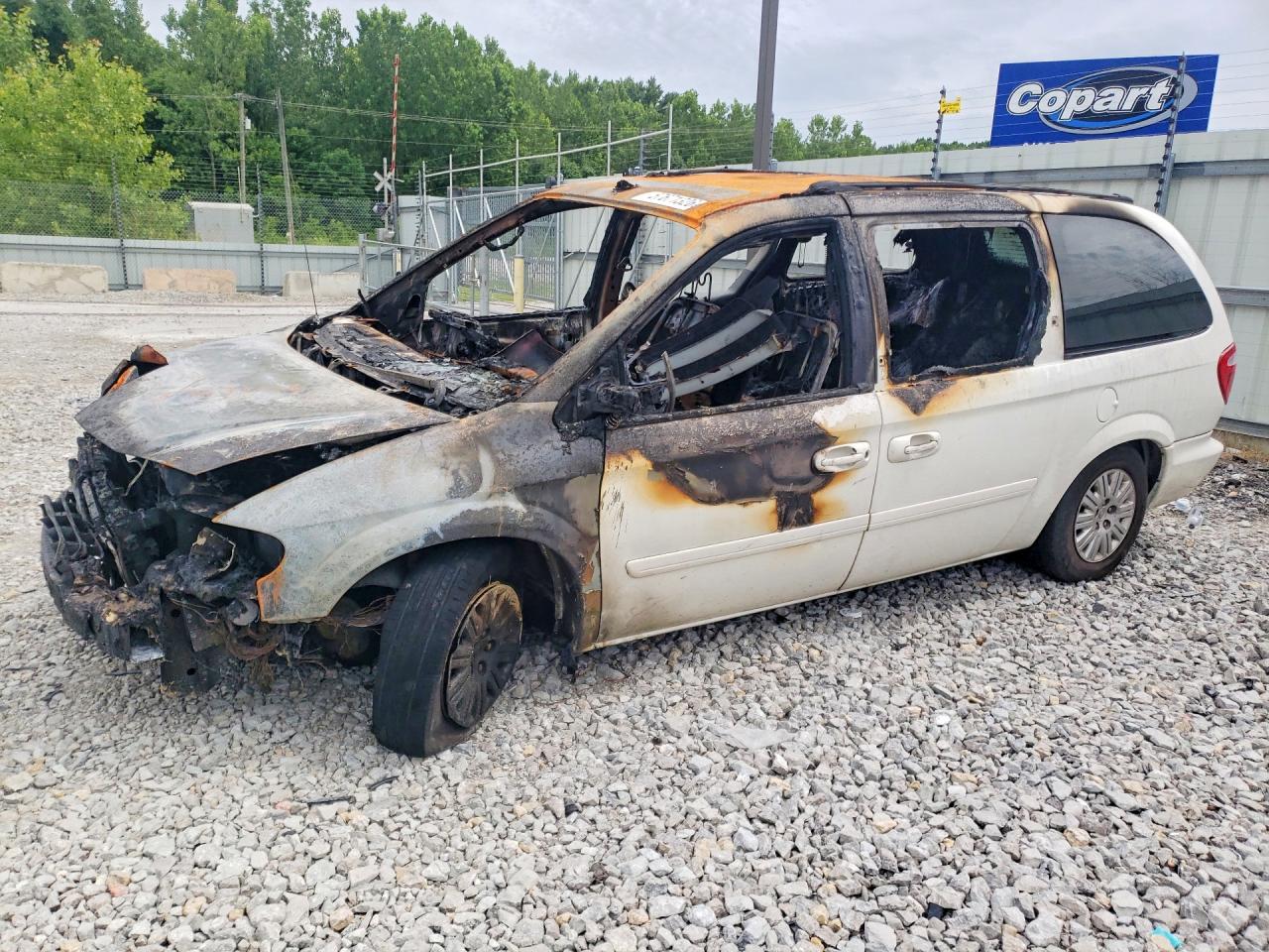 2005 Chrysler Town & Country LX, VIN 2C4GP44R95R553415 — Engine fire