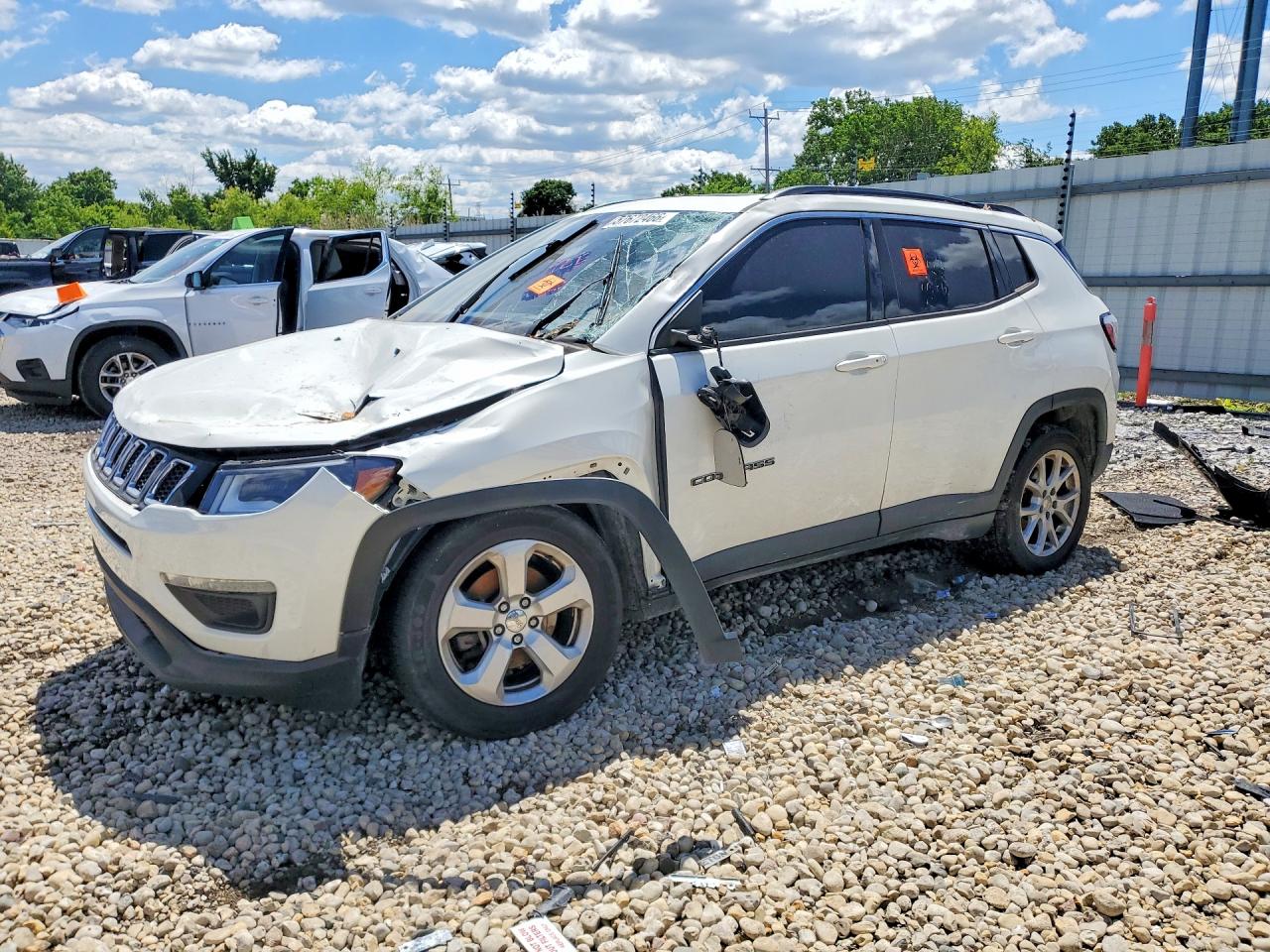 2018 Jeep Compass Altitude, VIN 3C4NJDBB7JT117409 — Front end
