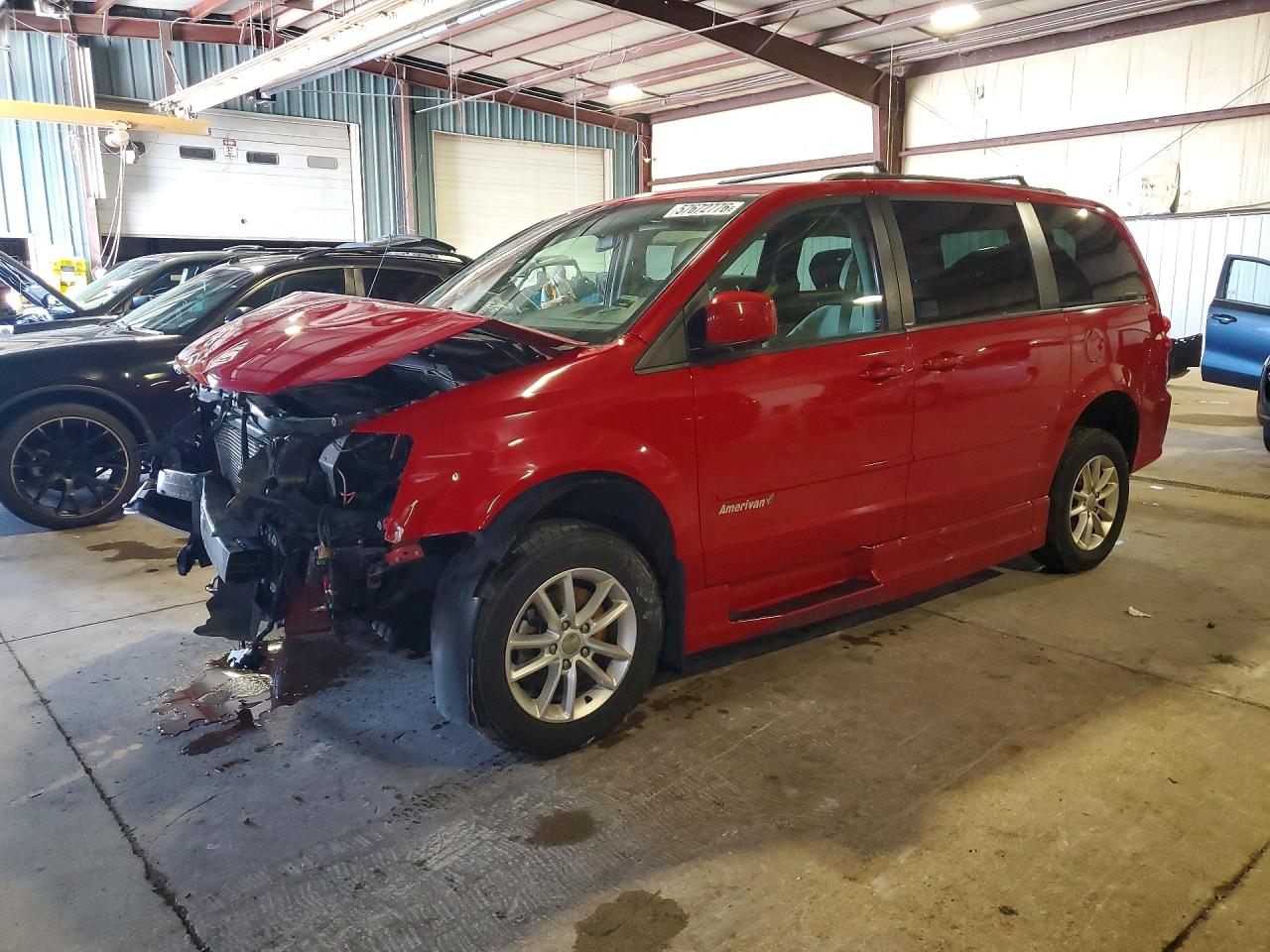 2014 Dodge Grand Caravan SXT, VIN 2C4RDGCG1ER120500 — Front end