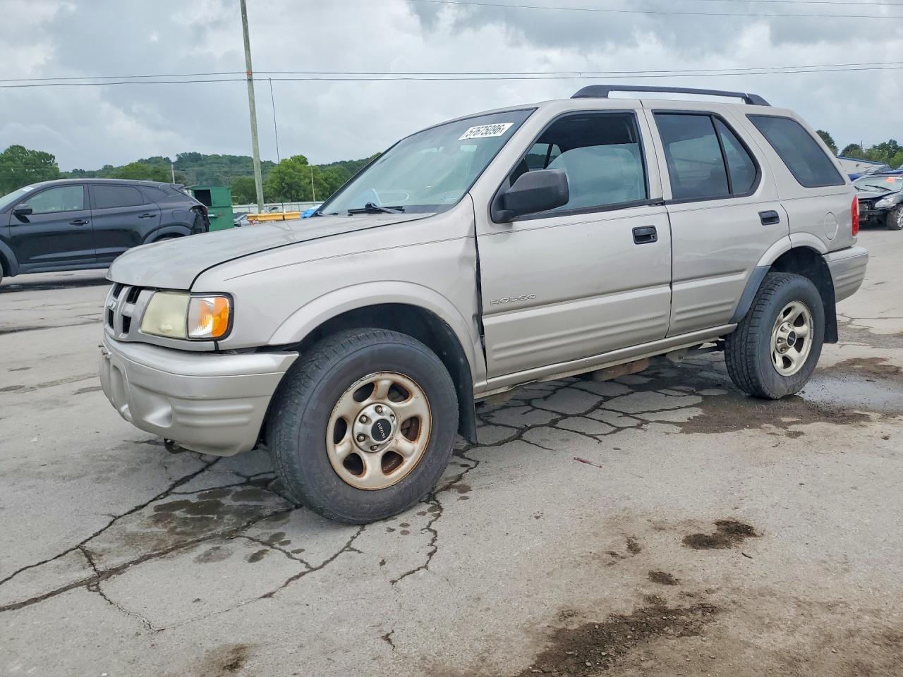 2004 Isuzu Rodeo S, VIN 4S2DM58W444315544 — Front end