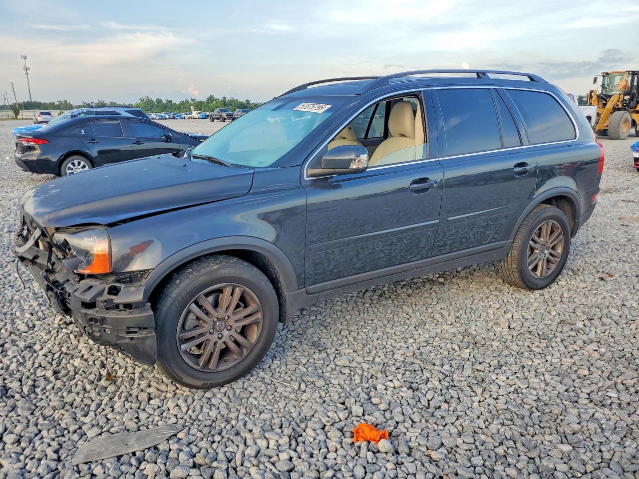 2010 Volvo XC90 I6, VIN YV4982CZXA1538221 — Front end