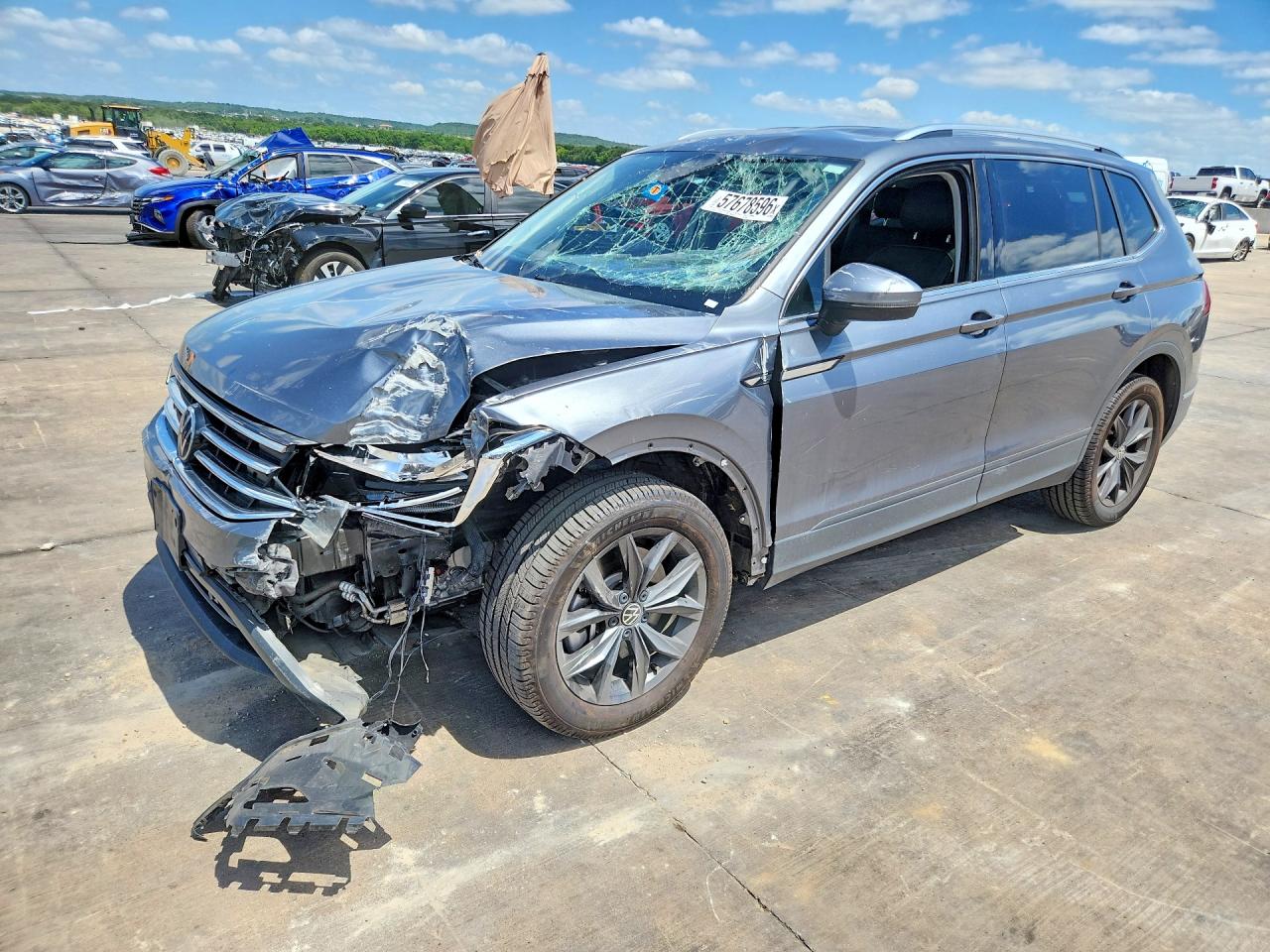 2023 Volkswagen Tiguan SE, VIN 3VV3B7AX8PM029847 — Front end