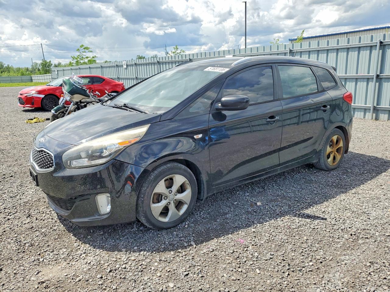 2014 Kia Rondo LX, VIN KNAHT8A34E7045763 — Front end