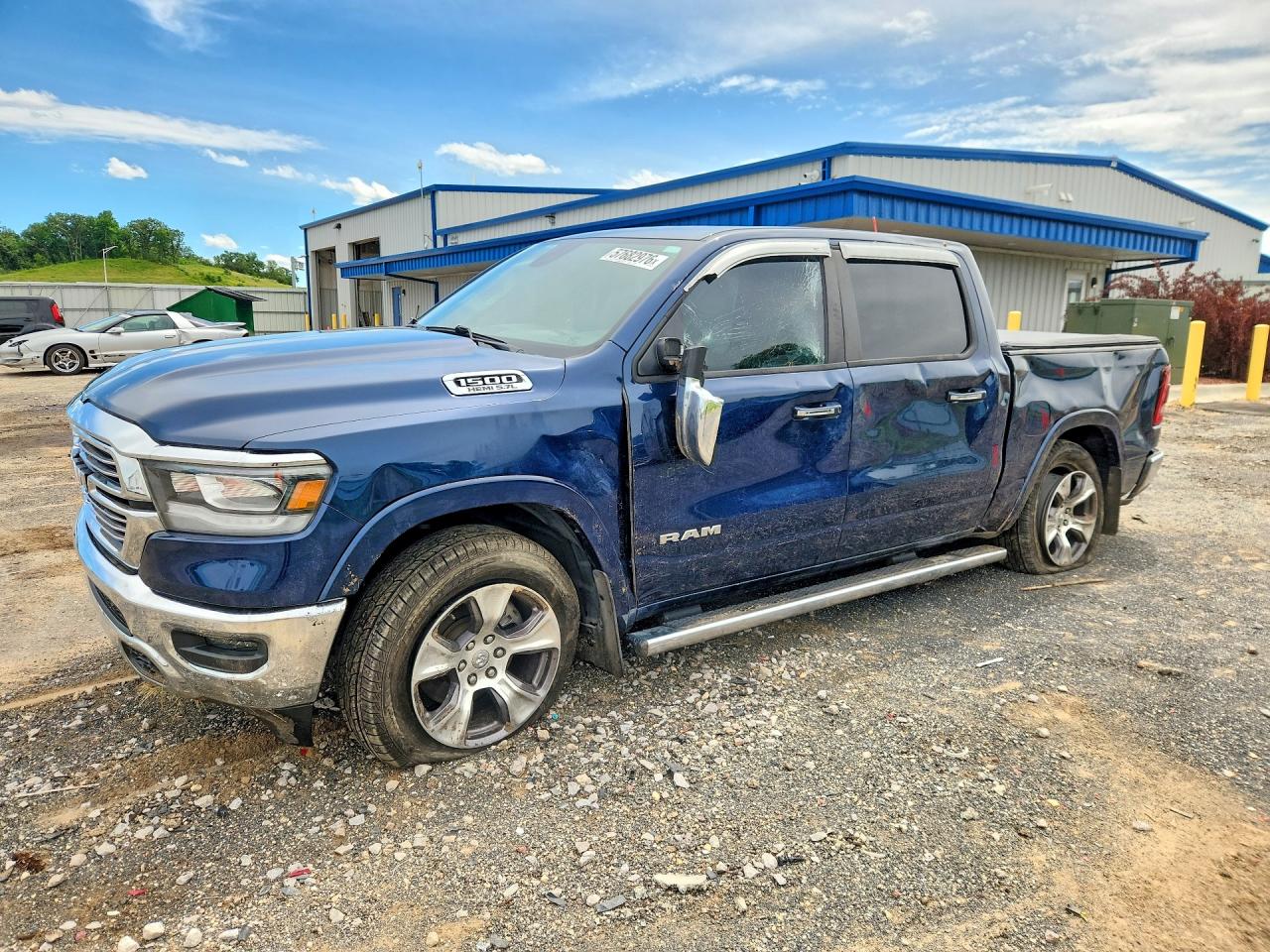 2020 Ram 1500 Laramie, VIN 1C6SRFJT6LN332307 — Side