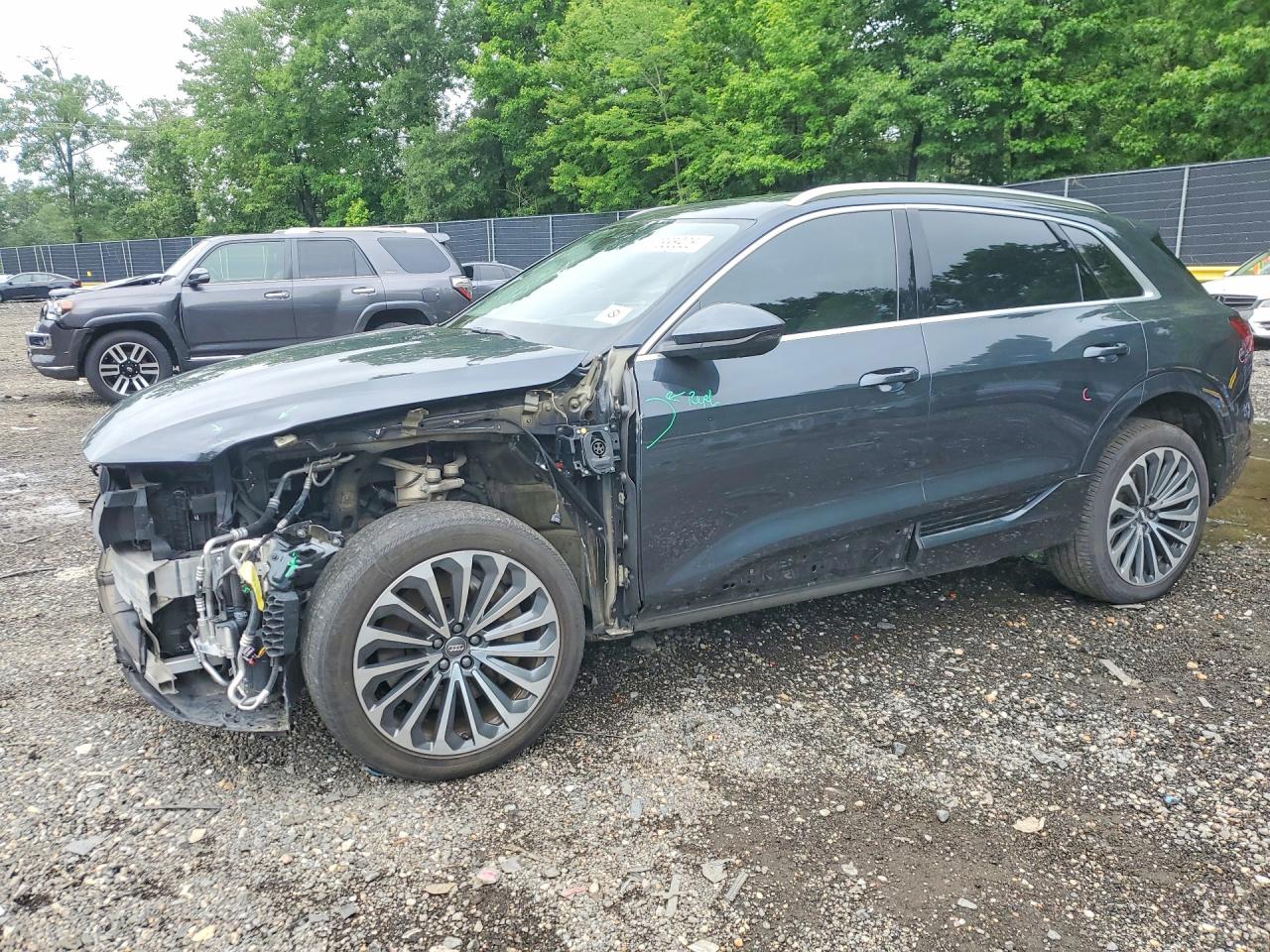 2019 Audi e-tron Prestige, VIN WA1VAAGE8KB011341 — Front end