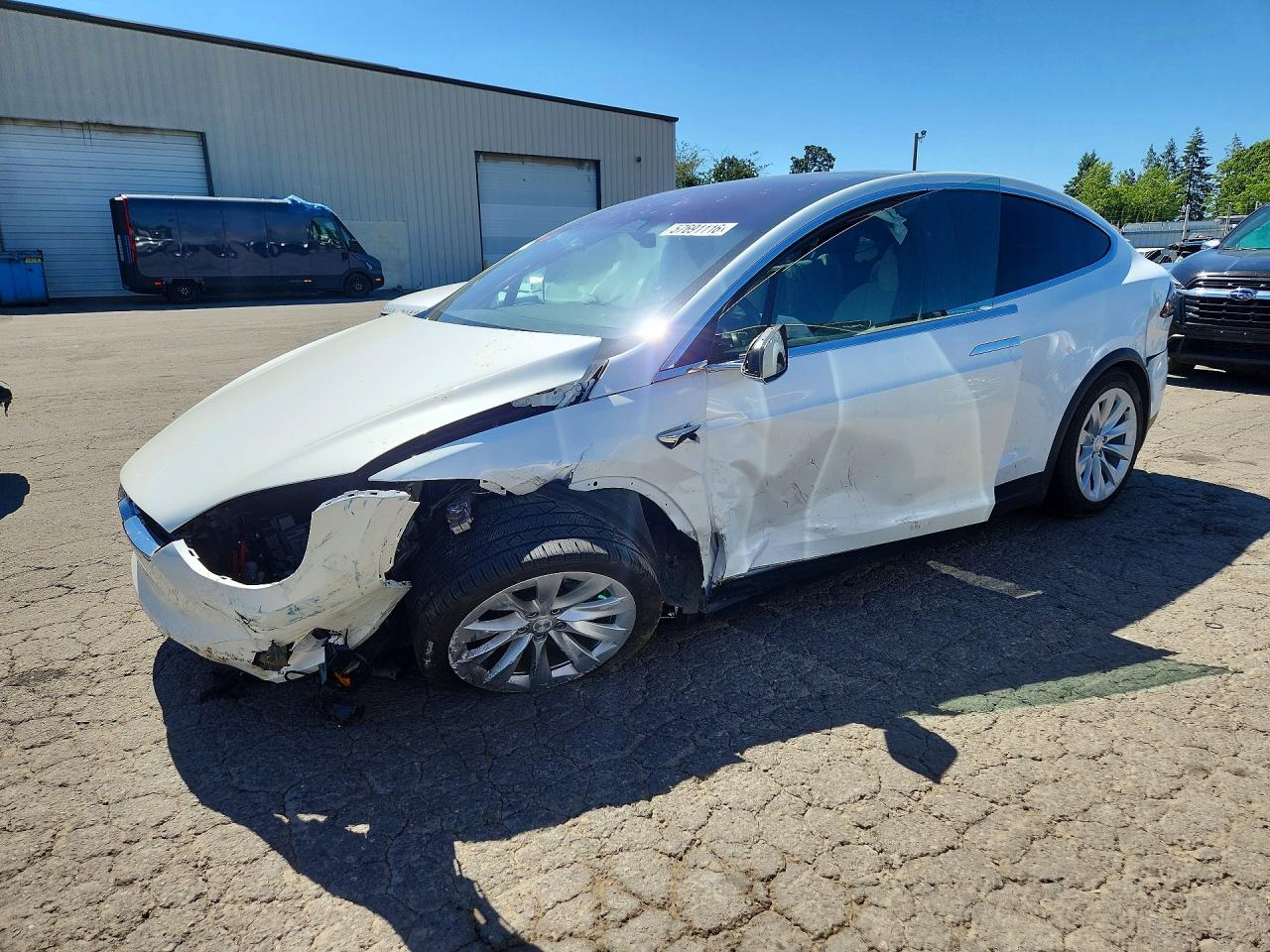 2020 Tesla Model X Long Range, VIN 5YJXCDE20LF234006 — Front end