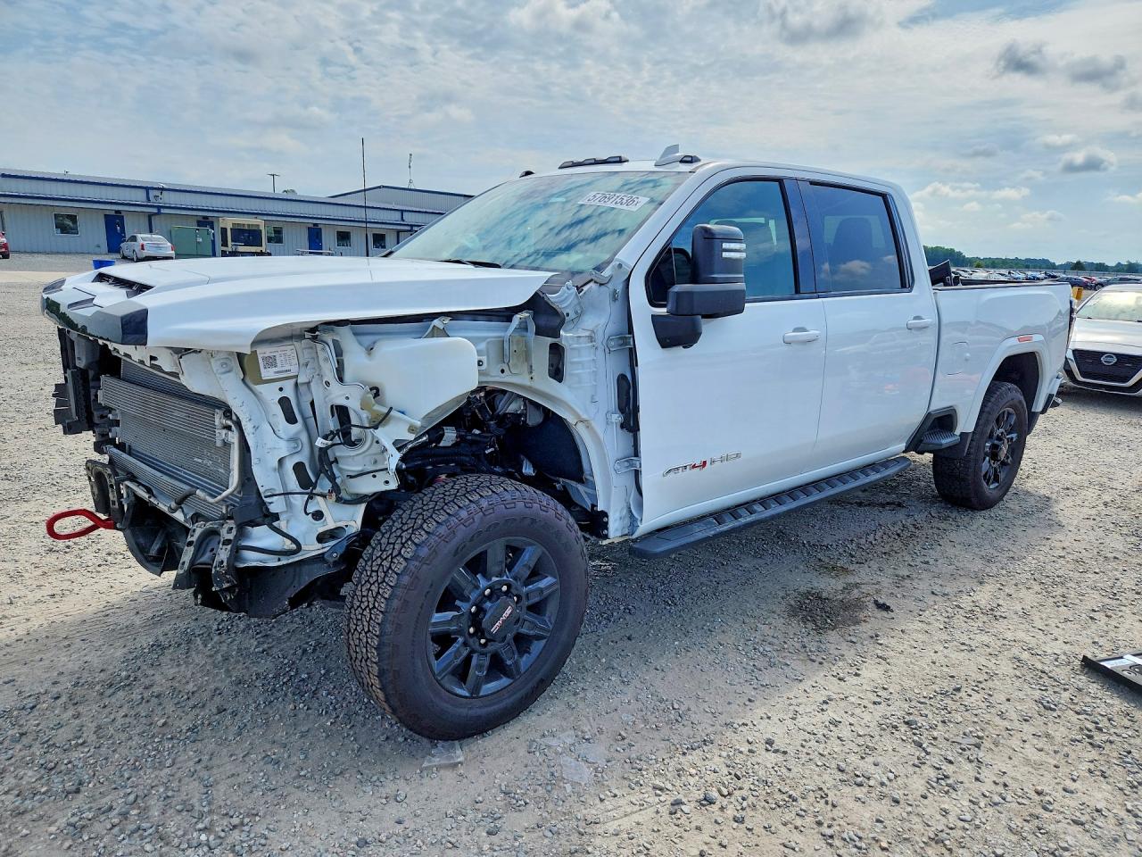 2024 GMC Sierra 2500HD AT4, VIN 1GT49PEY0RF419202 — Front end